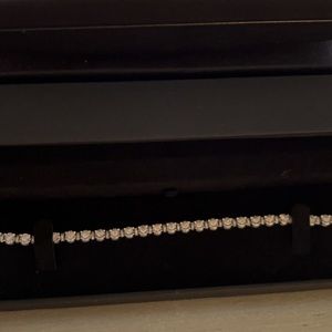 5 carat diamond tennis bracelet. 10 ct White gold.